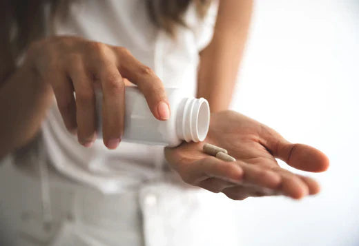 woman puts on her hand Quercetin